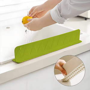 PROTECTOR ANTISALPICADURAS DE SILICONA CON VENTOSAS